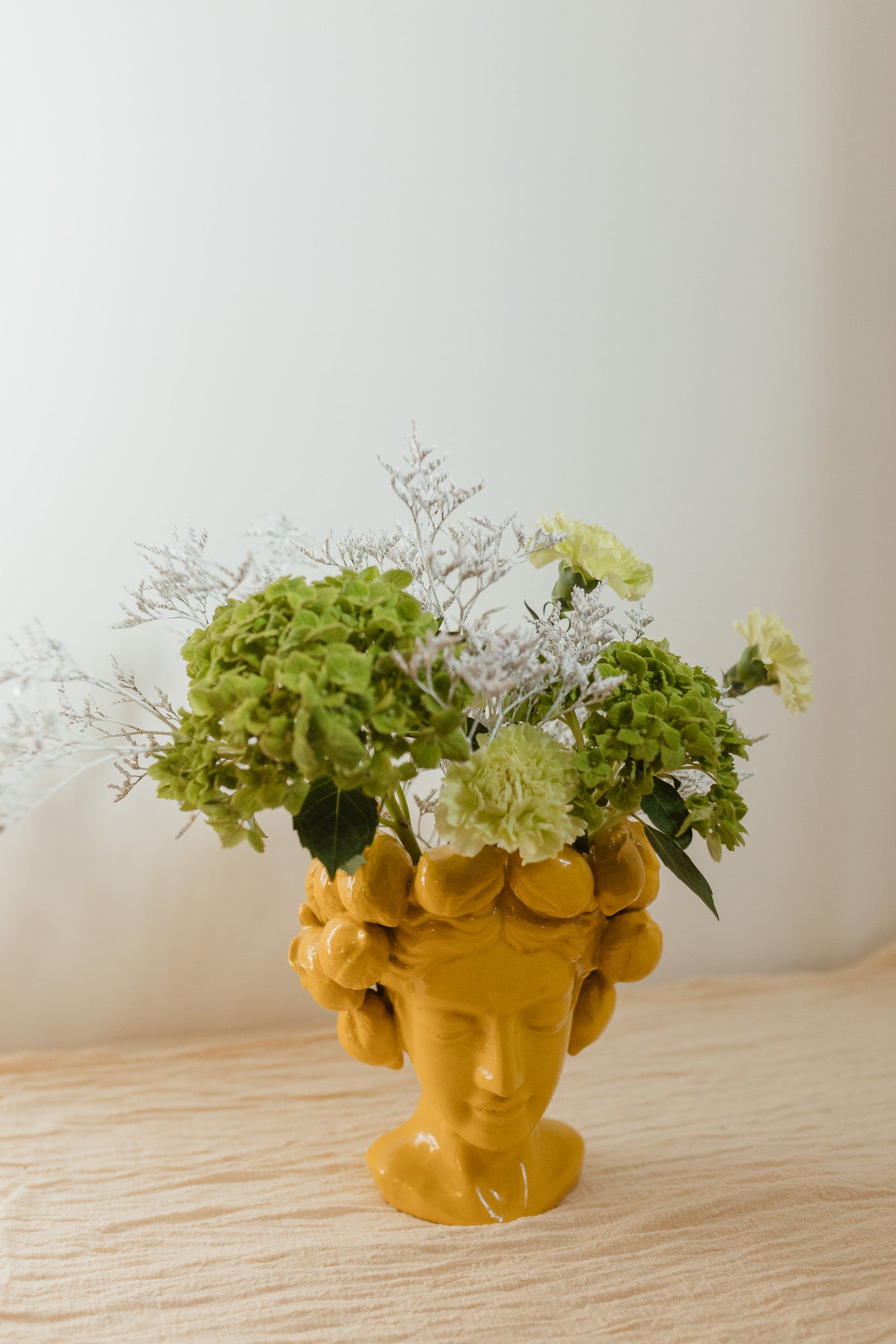 FLORAL DECORATION IN VASE LEMONS